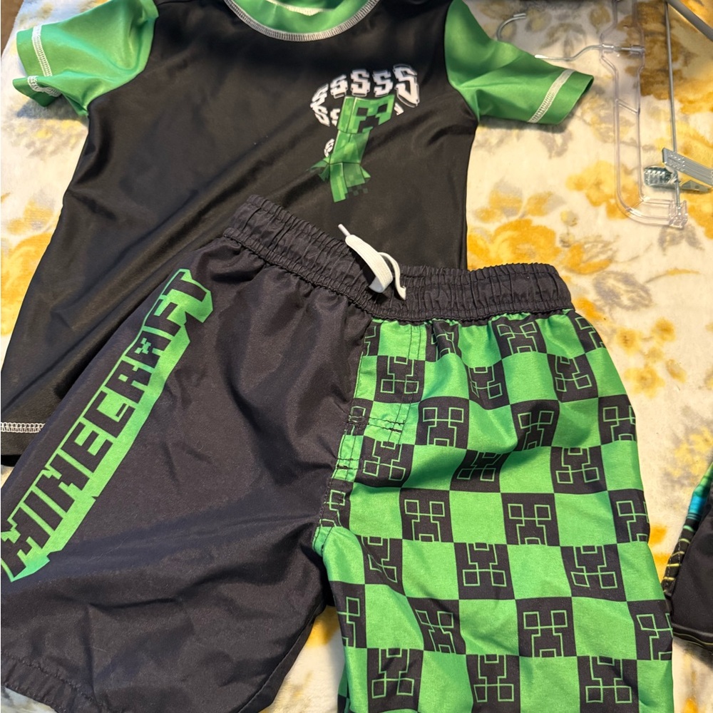 Minecraft kids Green and Black Swim Rashguard Set